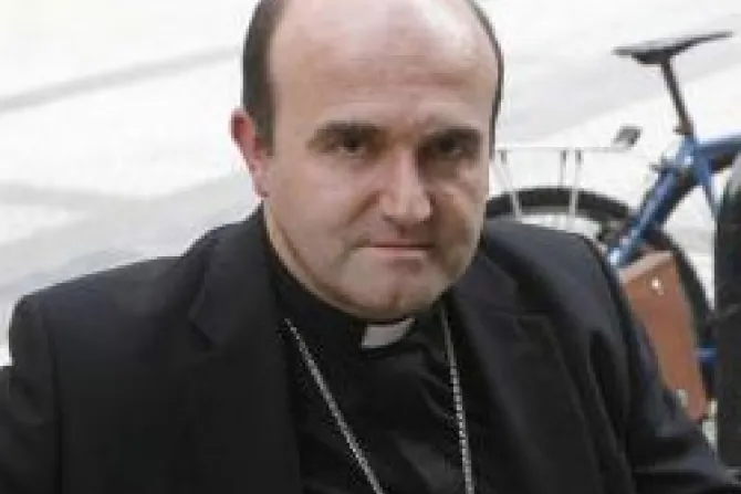 Medios seculares transmiten visión distorsionada de la Iglesia, afirma Mons. Munilla