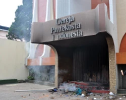 Una de las iglesias atacadas?w=200&h=150