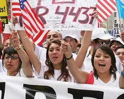 Mayoría de estadounidenses respetan a inmigrantes, revela encuesta