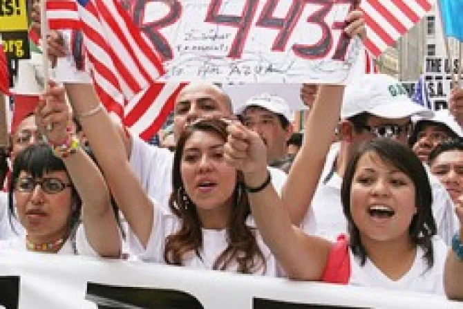 Mayoría de estadounidenses respetan a inmigrantes, revela encuesta
