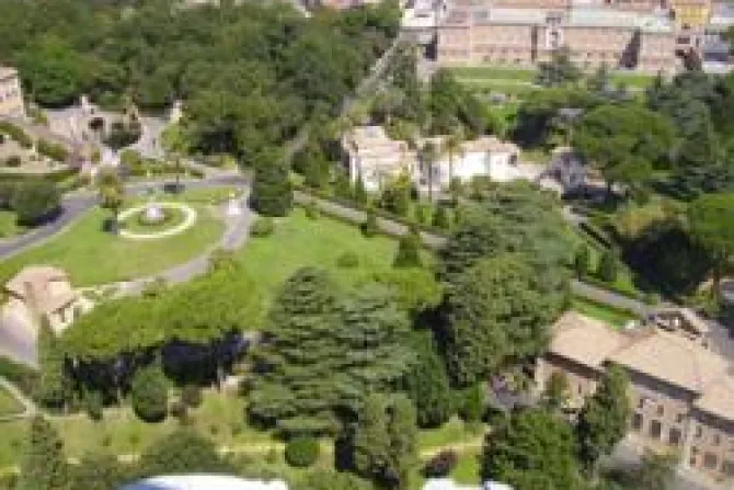 Jardines Vaticanos, lugar de retiro diario del Papa, abren sus puertas al mundo