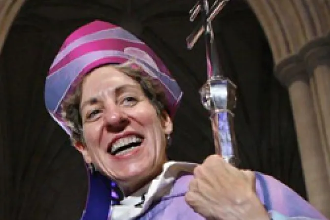 Siete obispos se ausentan de cumbre anglicana por "obispas" y homosexuales