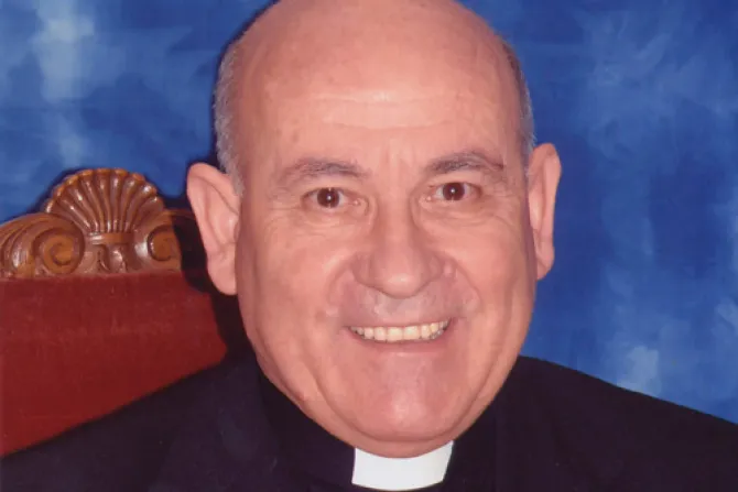Obispo de Santander destaca a la familia como un "techo protector" ante la crisis