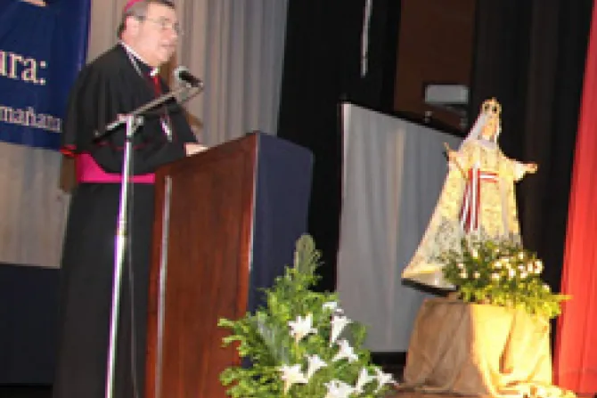 Defender la vida y la familia, alienta Arzobispo peruano