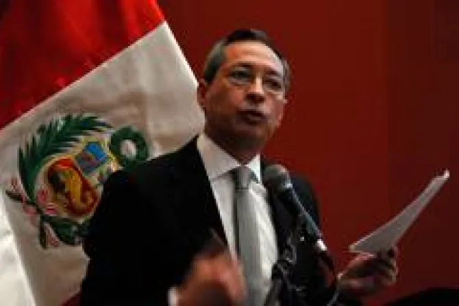 Viceministro se burla de Obispos con plan de derechos humanos en Perú