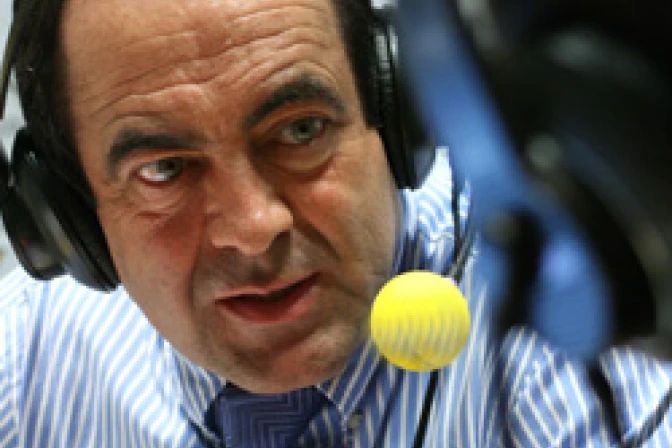 Católico socialista español critica a obispos por "enseñar dogmas"