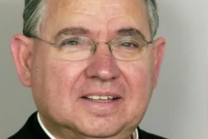 Cristianos no deben ceder a presiones que quieren una fe privada, dice Mons. Gómez