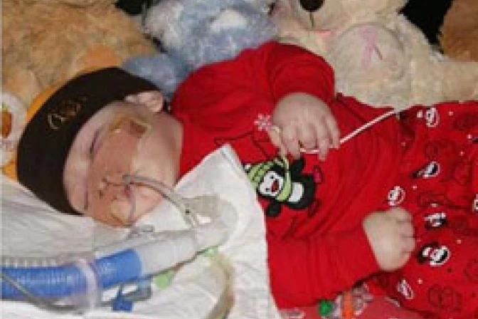 Grupos civiles de EEUU defienden a bebé condenado a muerte en Canadá