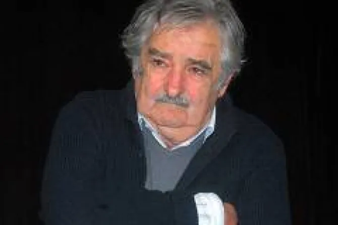 Uruguay: Mujica a favor de plebiscito sobre ley del aborto