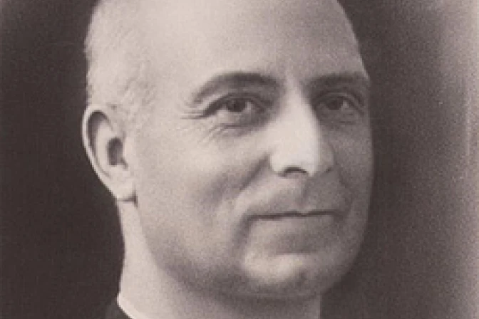 Dar testimonio valiente de la fe, pide Benedicto XVI tras beatificación de sacerdote mártir