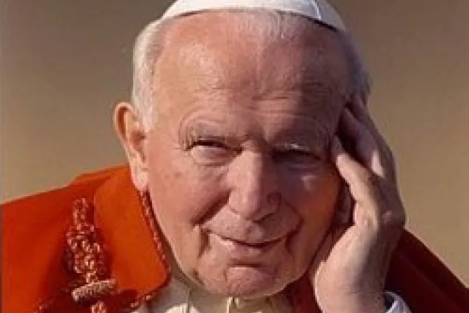 Tras beatificación, Benedicto XVI y fieles venerarán restos de Juan Pablo II