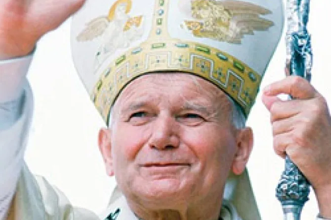 Cardenal Amato defiende rigurosidad de proceso de beatificación de Juan Pablo II