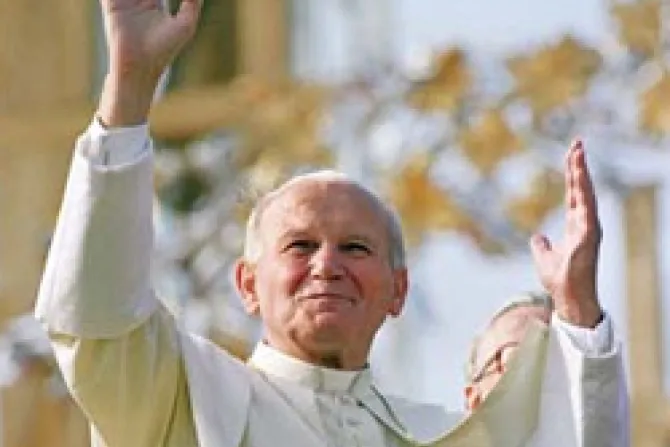 Diario vaticano publicará especial por beatificación de Juan Pablo II