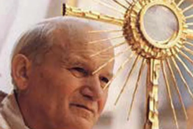 Juan Pablo II cantaba a la Eucaristía "enamorado de Cristo", recuerda Cardenal