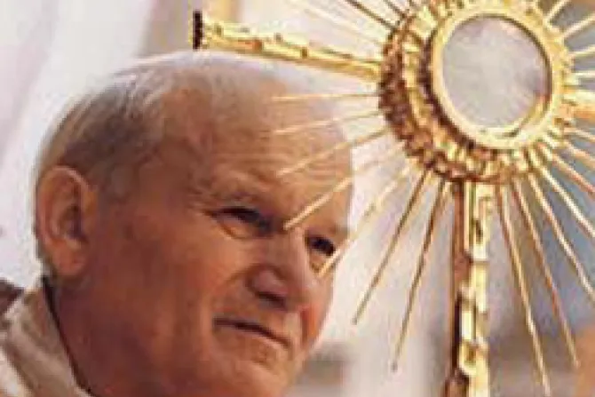 Juan Pablo II cantaba a la Eucaristía "enamorado de Cristo", recuerda Cardenal