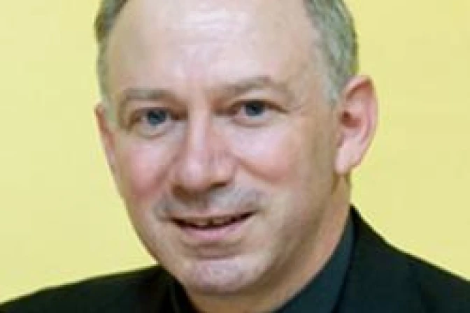 Experto deplora que lucha contra SIDA no combata promiscuidad