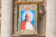 Era admirable el amor de Juan Pablo II por María, dice costarricense protagonista del milagro para canonización