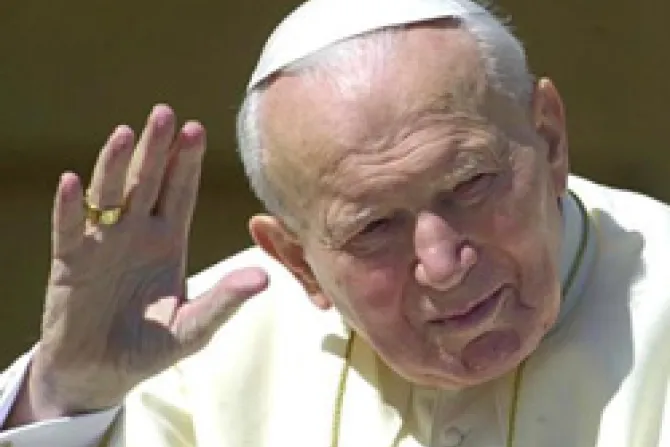 Benedicto XVI recuerda a Juan Pablo II en encuentro con presidente de Polonia