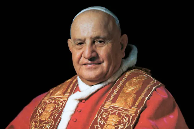 Papa Francisco solo redujo los tiempos para canonizar a Juan XXIII, afirma Cardenal Amato