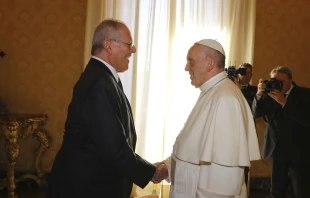 Pedro Pablo Kuczynski (PPK) y el Papa Francisco en un encuentro en el Vaticano en septiembre de 2017. Crédito: Flickr Presidencia Perú