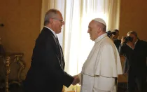 Pedro Pablo Kuczynski (PPK) y el Papa Francisco en un encuentro en el Vaticano en septiembre de 2017.