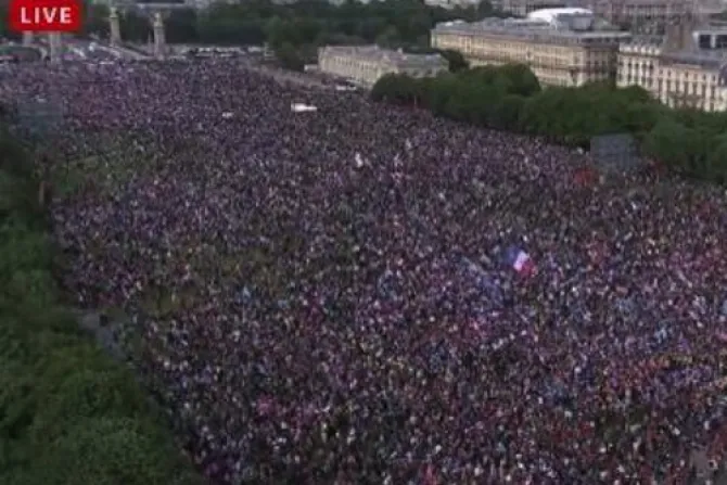 VIDEO: Más de un millón protestan por ley de "matrimonio" gay en Francia