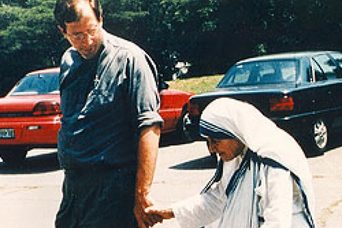 Falleció el cofundador de sacerdotes Misioneros de la Caridad