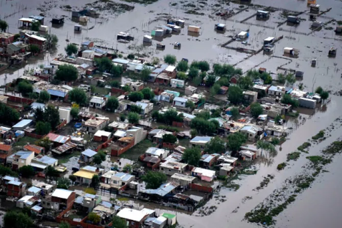 Papa pide solidaridad con víctimas de inundaciones en Argentina