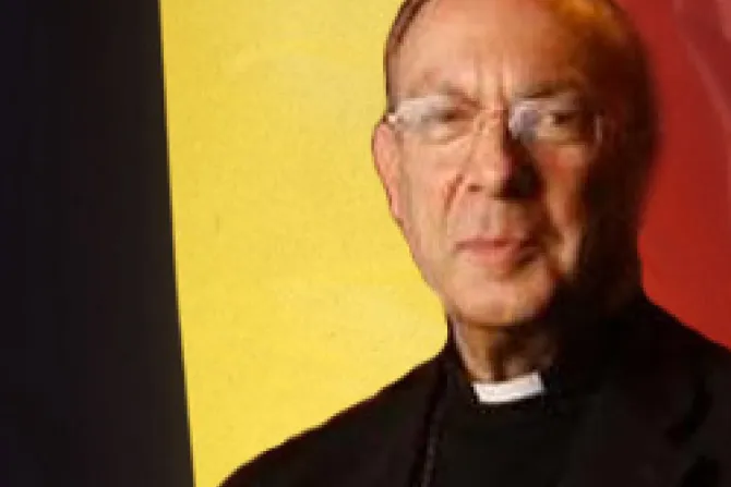 Celibato no genera desequilibrio en sacerdotes, dice Arzobispo belga
