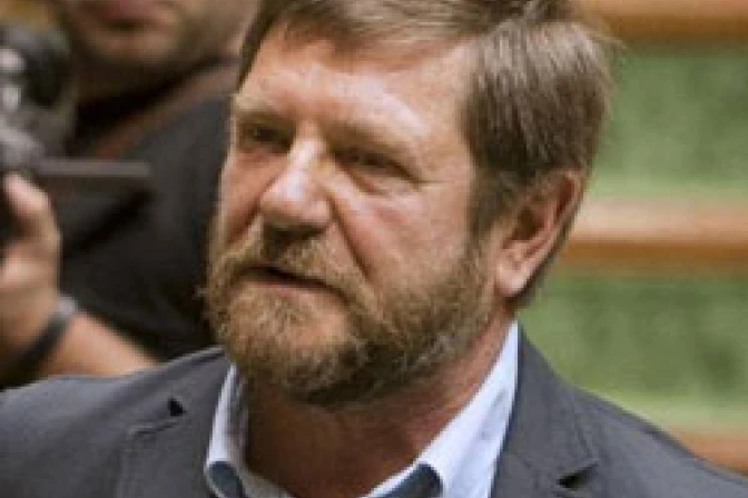 Pro-vidas exigen que senador dueño de abortuarios no vote ley del aborto