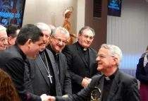 El P. Lombardi recibe el premio Bravo en Madrid (Foto ACI Prensa)