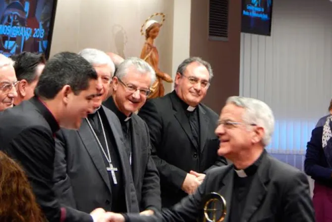 P. Lombardi, portavoz del Vaticano, recibe Premio ¡Bravo! 2013 en Madrid