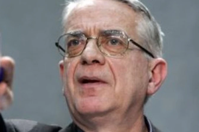 Benedicto XVI no mendiga ni organiza defensas ante tiempos difíciles, precisa vocero vaticano