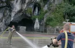 Los bomberos en trabajo de auxilio en Lourdes?w=200&h=150