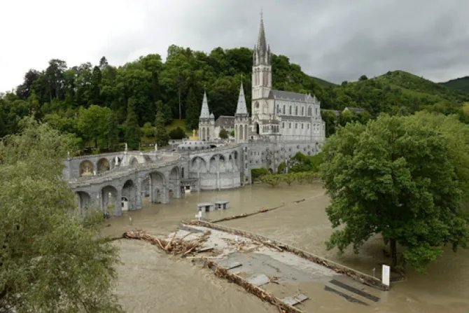 Francia: Alcalde de Lourdes apela al Papa para superar catástrofe
