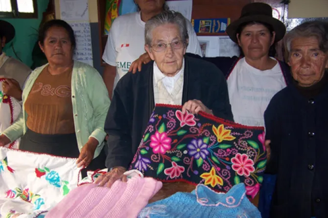 Entregan Premio Orden de Isabel la Católica a Madre Covadonga en Perú