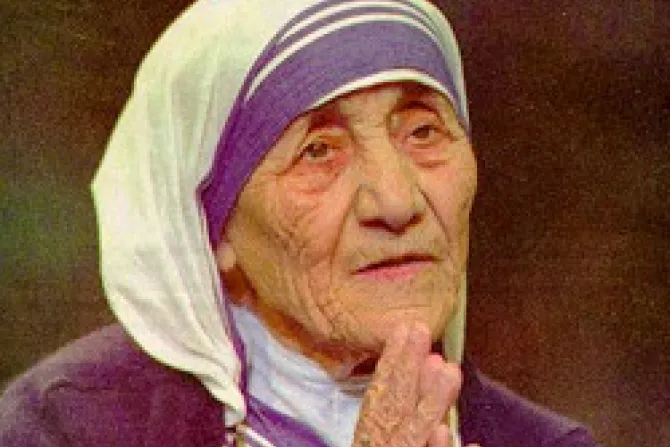 Neoyorquinos protestan por negativa de Empire State de honrar a la Madre Teresa