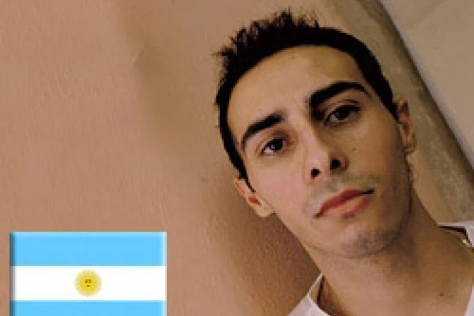 "Gracias por no abortarme": Joven de 23 años perdona a su madre que lo abandonó al nacer