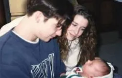 Jeremy Bieber y Pattie Malette con el pequeño Justin recién nacido (foto difusión)