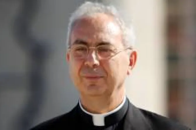 Mons. Mamberti alienta a reforzar identidad católica