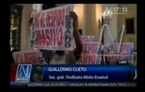 Un grupo de manifestantes dentro de la Catedral de Lima (imagen Canal N)