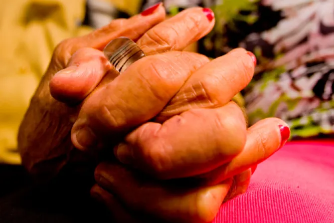 Ancianos con 68 años de casados mueren tomados de la mano tras accidente