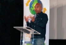 Santiago Zannou en la presentaciu00f3n de esta V Ediciu00f3n del Festival de Clipmetrajes Manos Unidas. Foto: Irene H-Sanjuu00e1n/Manos Unidas