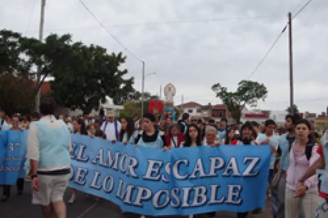 Más de 20 mil marchan por la esperanza en Argentina junto a la Virgen de Luján