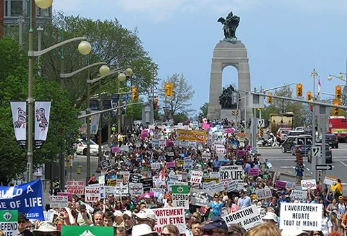 Marcha por la Vida 2013 en Ottawa, Canadá. Foto: Peter Baklinski de LifeSiteNews.com?w=200&h=150