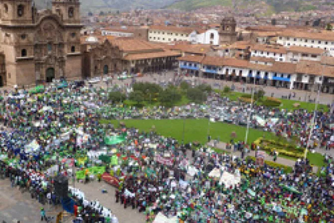 Más de 15 000 marcharon por la vida y contra el aborto en Cusco