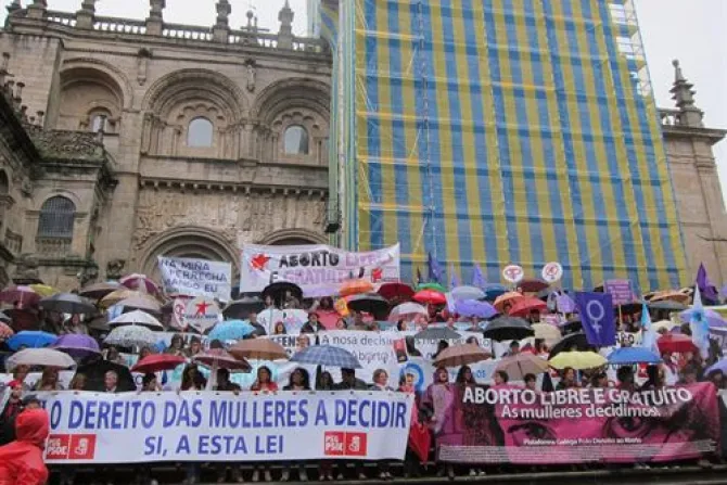 Repudian asedio de promotores del aborto a Catedral de Santiago de Compostela promovido por el PSOE