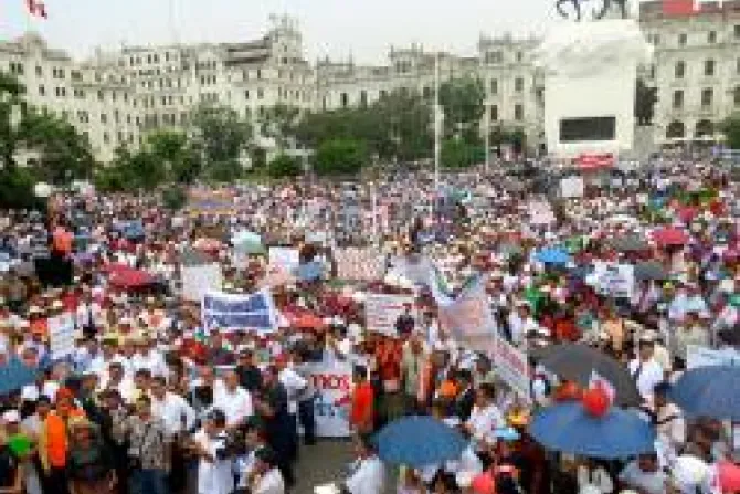 Perú: 20 mil marcharon por la familia y los valores