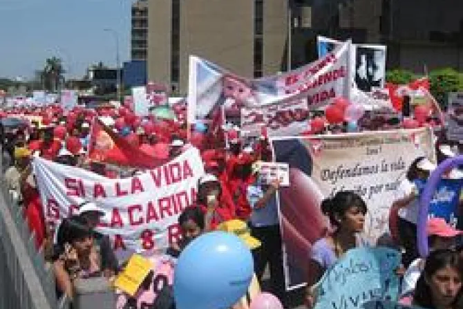 Ante intentos de despenalizar aborto en Perú anuncian gran marcha por la vida