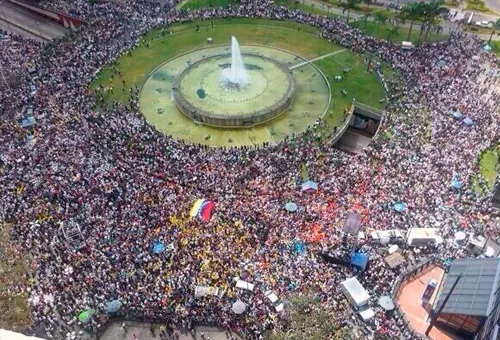 Multitudinaria protesta estudiantil ayer en Caracas (Foto https://twitter.com/isabelaalfonzo)?w=200&h=150